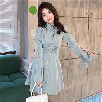 不规则斜褶连衣裙